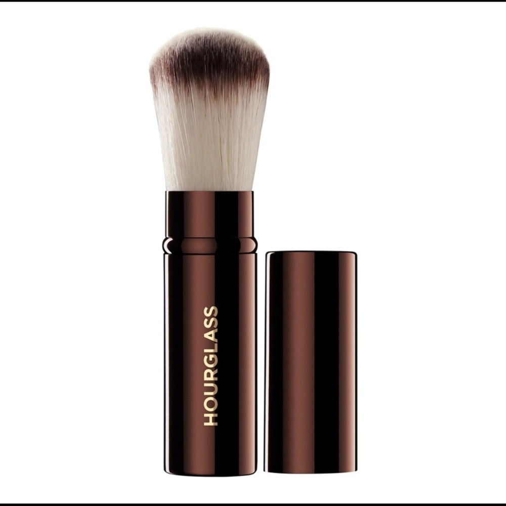 Hourglass retractable foundation brush